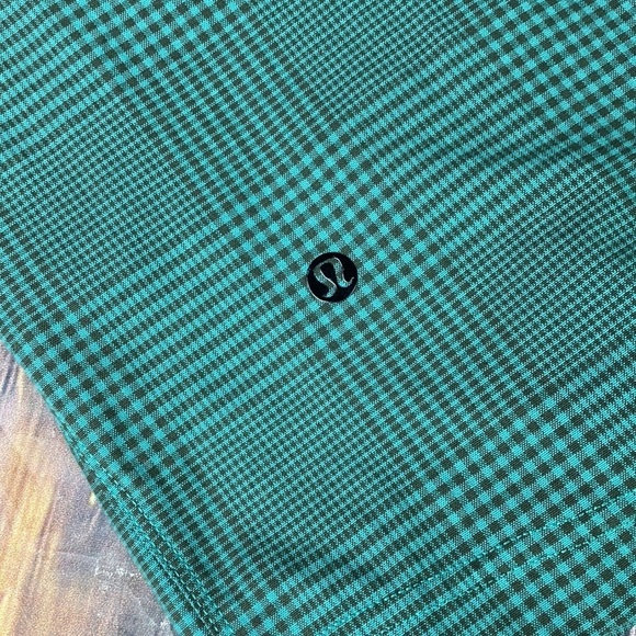 Lululemon Athletica Kahuna Chino Shorts - Picture 2 of 10